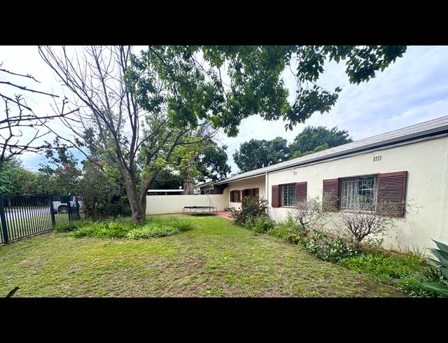 4 BEDROOM FREESTANDING FOR SALE IN VAN RIEBEECK PARK